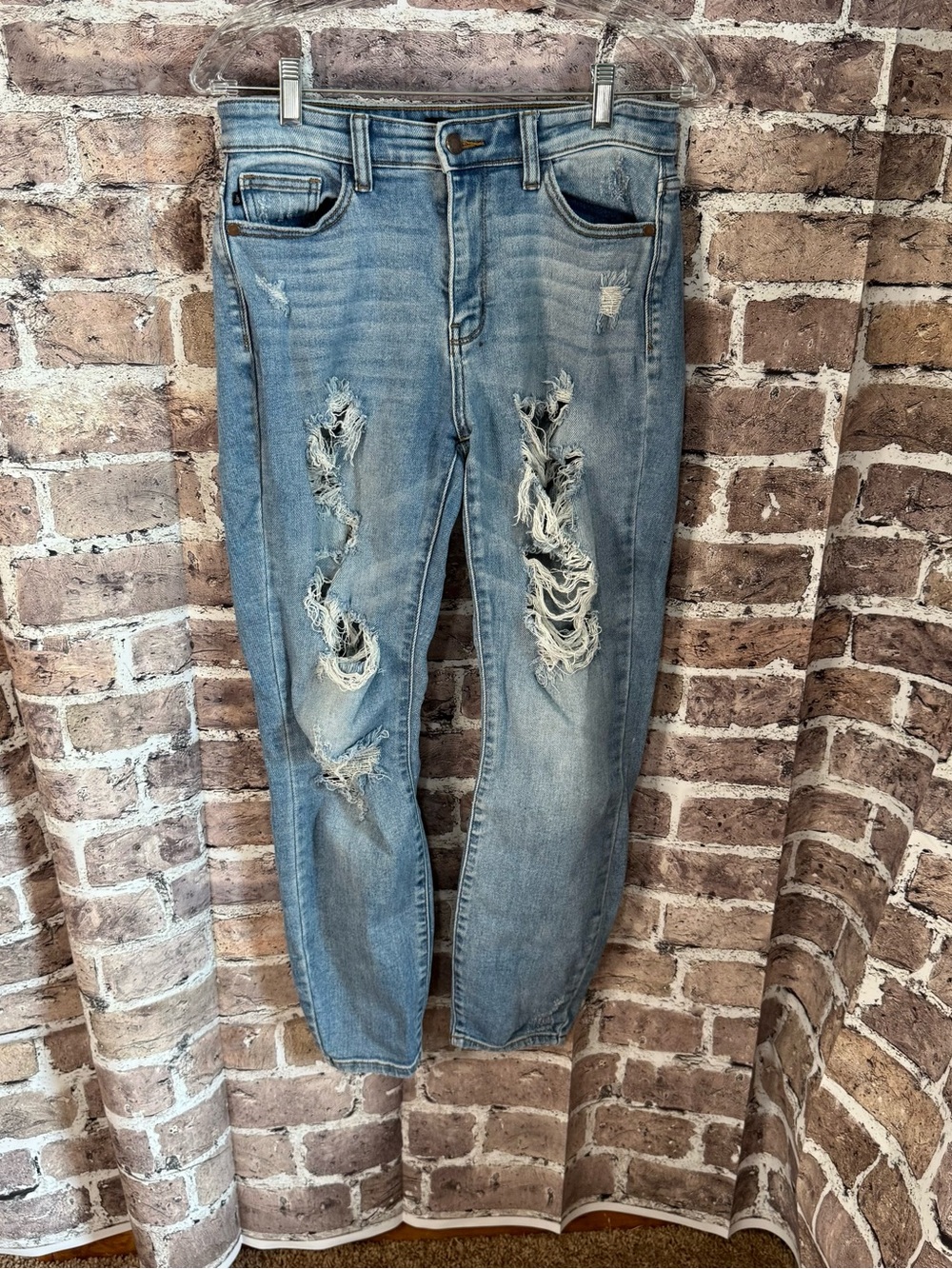 Judy Blue Women’s 3/25 High Rise Destroyed Boyfriend Jeans Light Wash Stretch